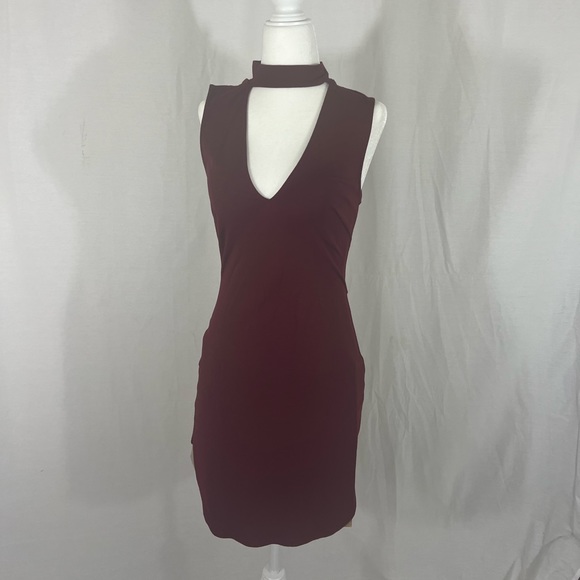 Wine colored body con dress - Picture 1 of 3